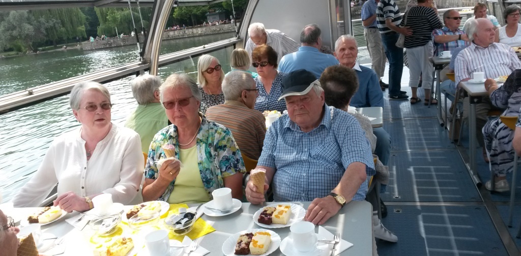 Kaffee und Kuchen auf dem Maschsee